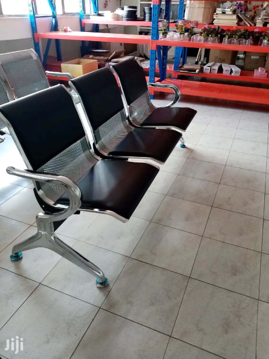Linked Waiting Seat