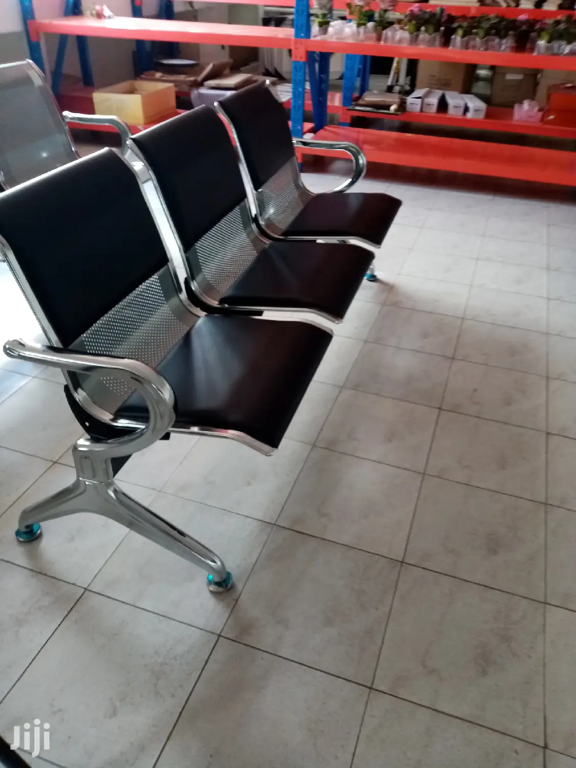 Linked Waiting Seat