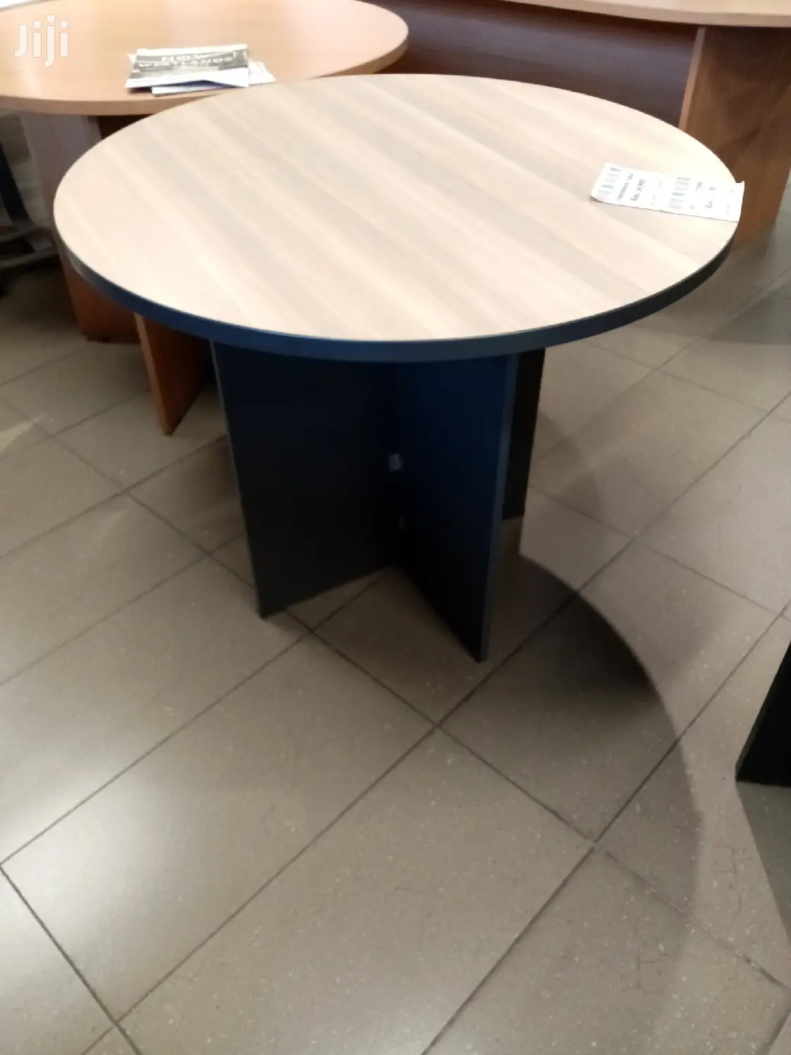 Round Meeting Table