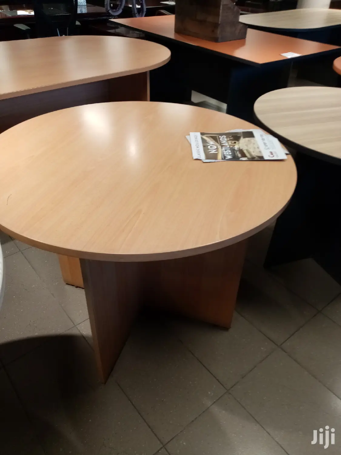 Round Meeting Table