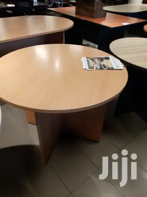 Round Meeting Table
