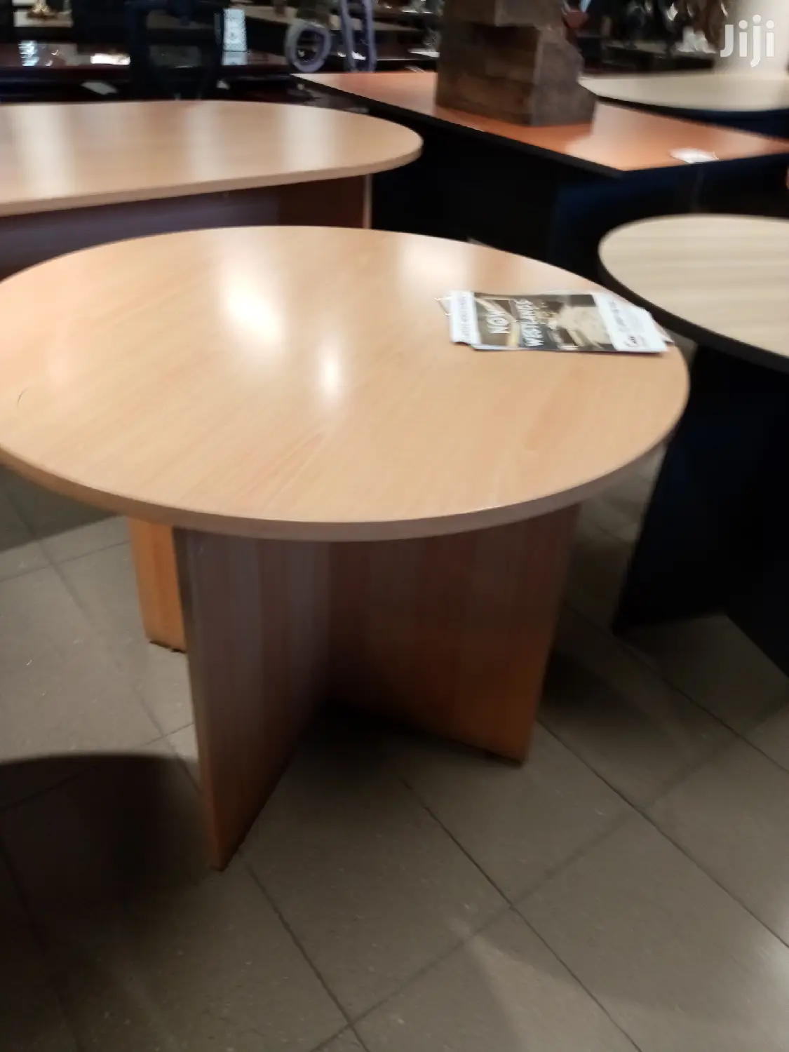 Round Meeting Table