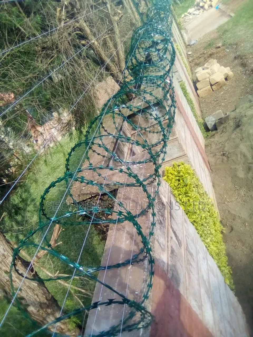 Energized Fences Integrated With Razor Wire