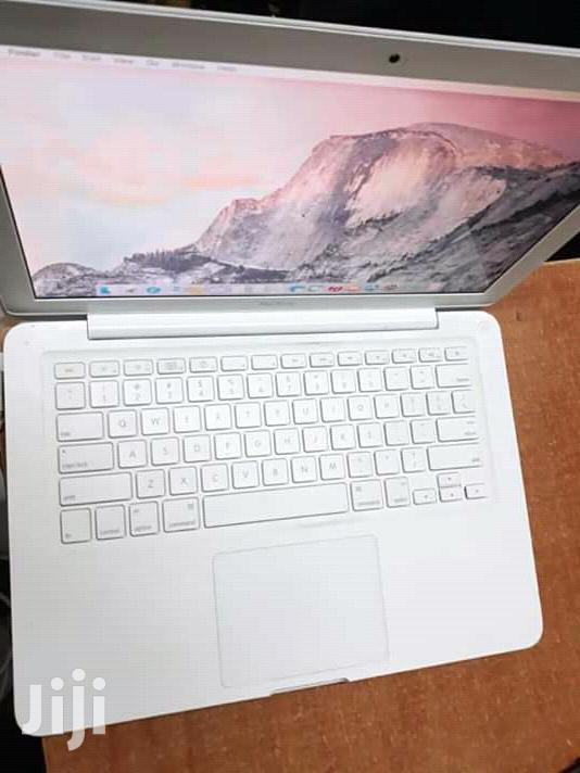 Apple Macbook - thumbnail 3