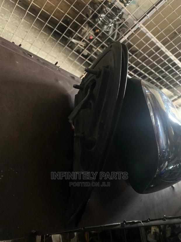 Toyota Hilux Vigo 2005 Chrome Side Mirror - thumbnail 4