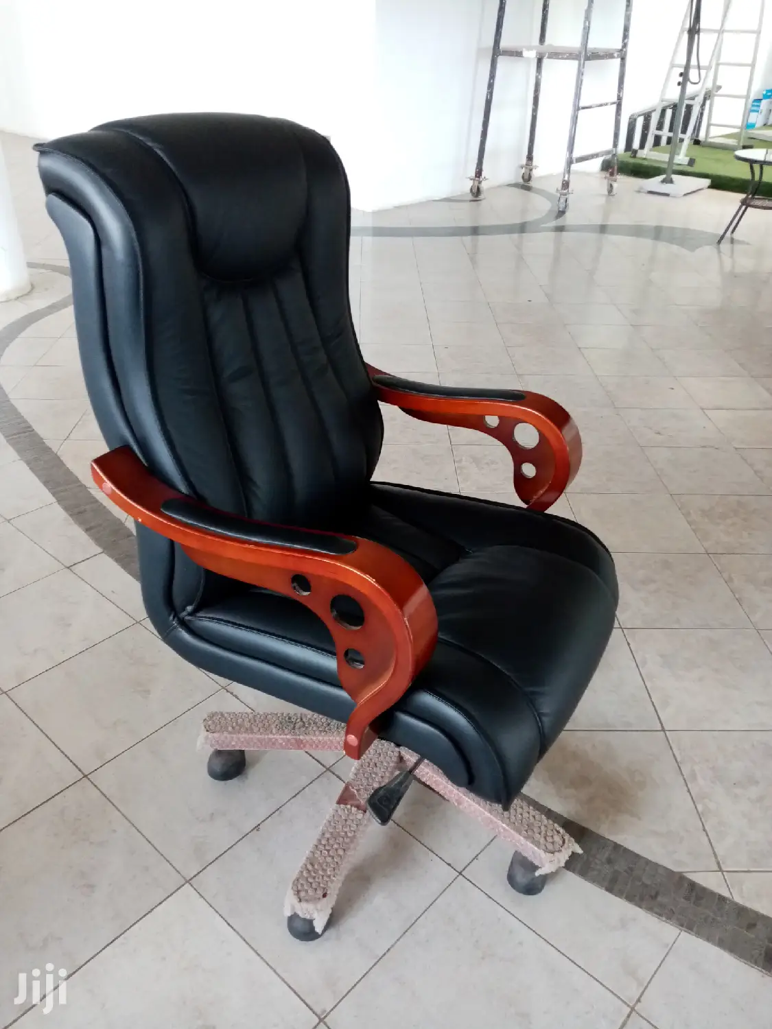 Executive Office Seat