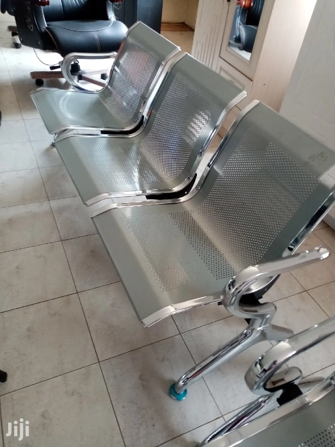 Non Padded Waiting Chair