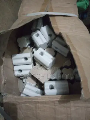 Porcelain Insulators for Electric Fence.