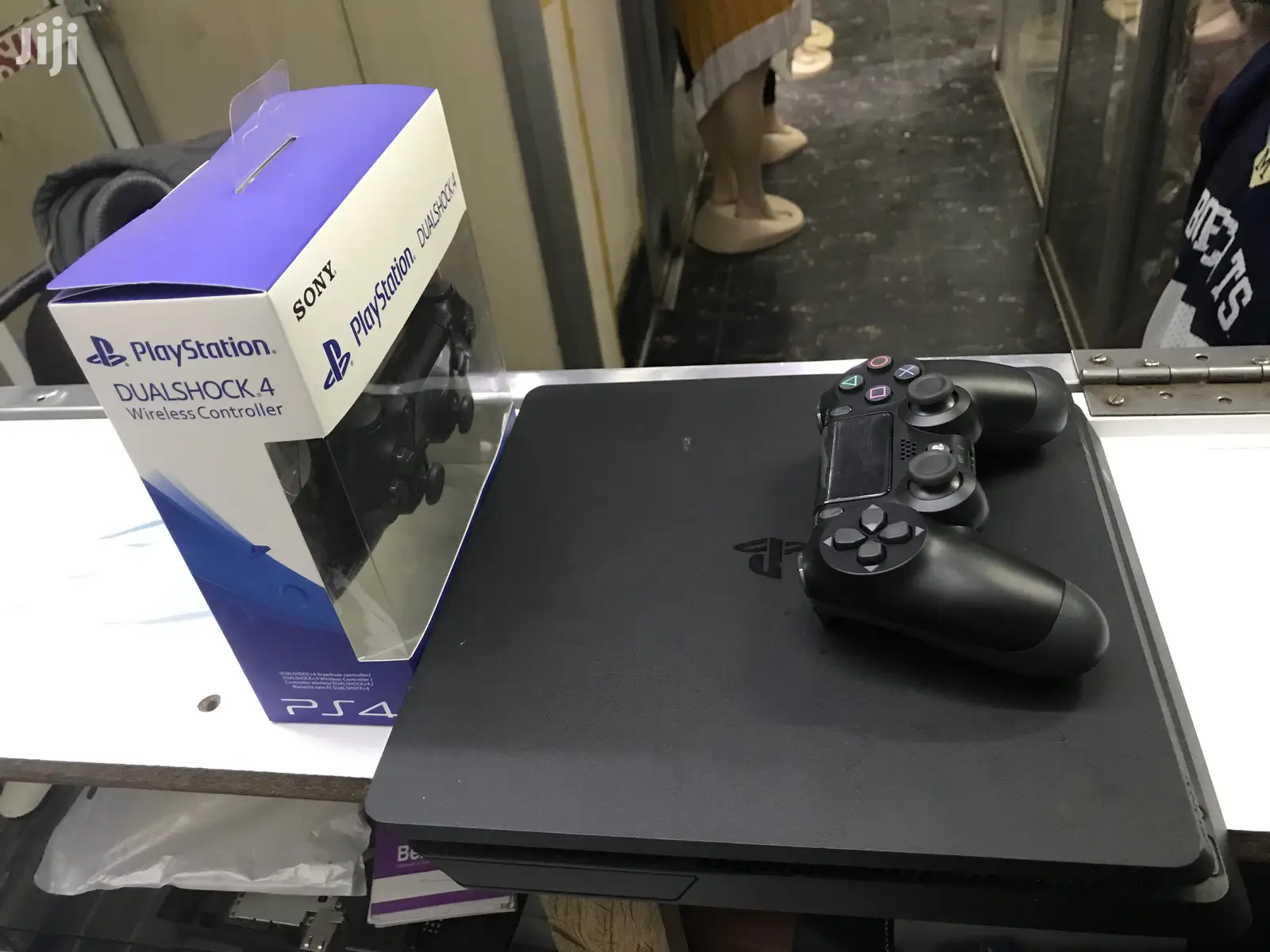 Play Station 4 Slim
