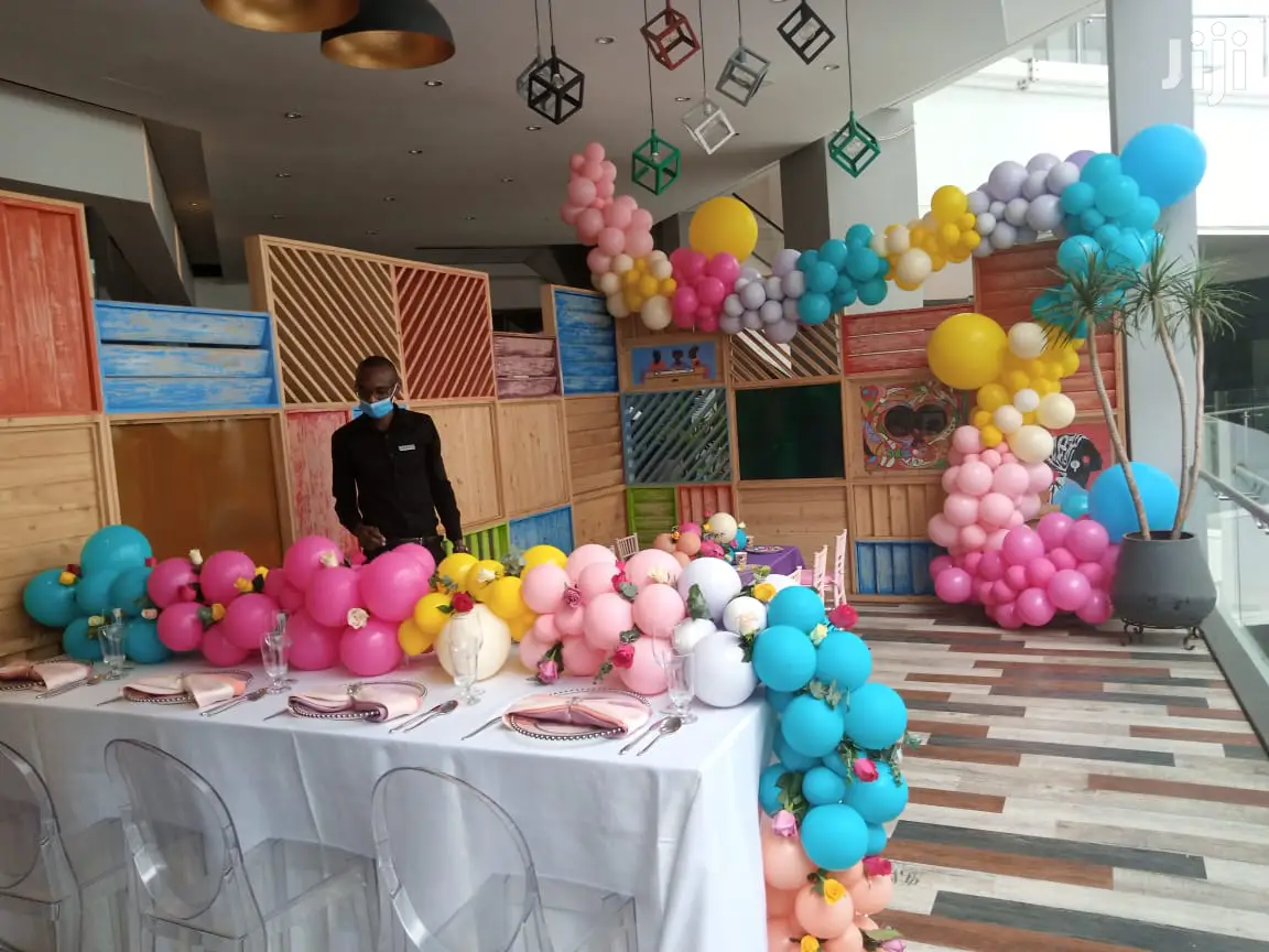 Balloon Garland And Backdrops For Cake Tables And Booths