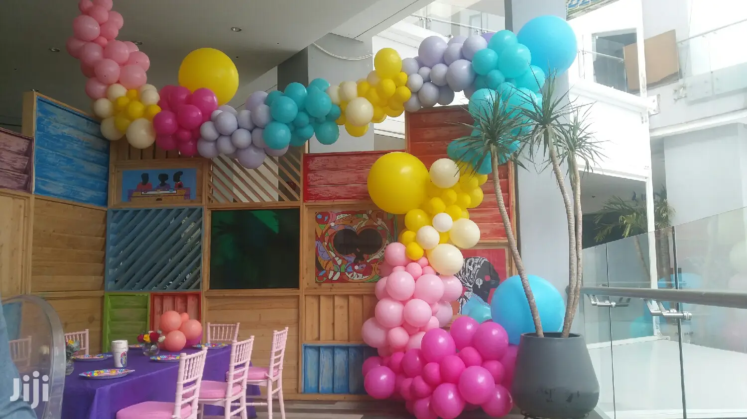 Balloon Garland And Backdrops For Cake Tables And Booths