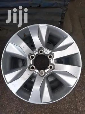 Original Rim Size 17 Inch for Toyota Hilux.