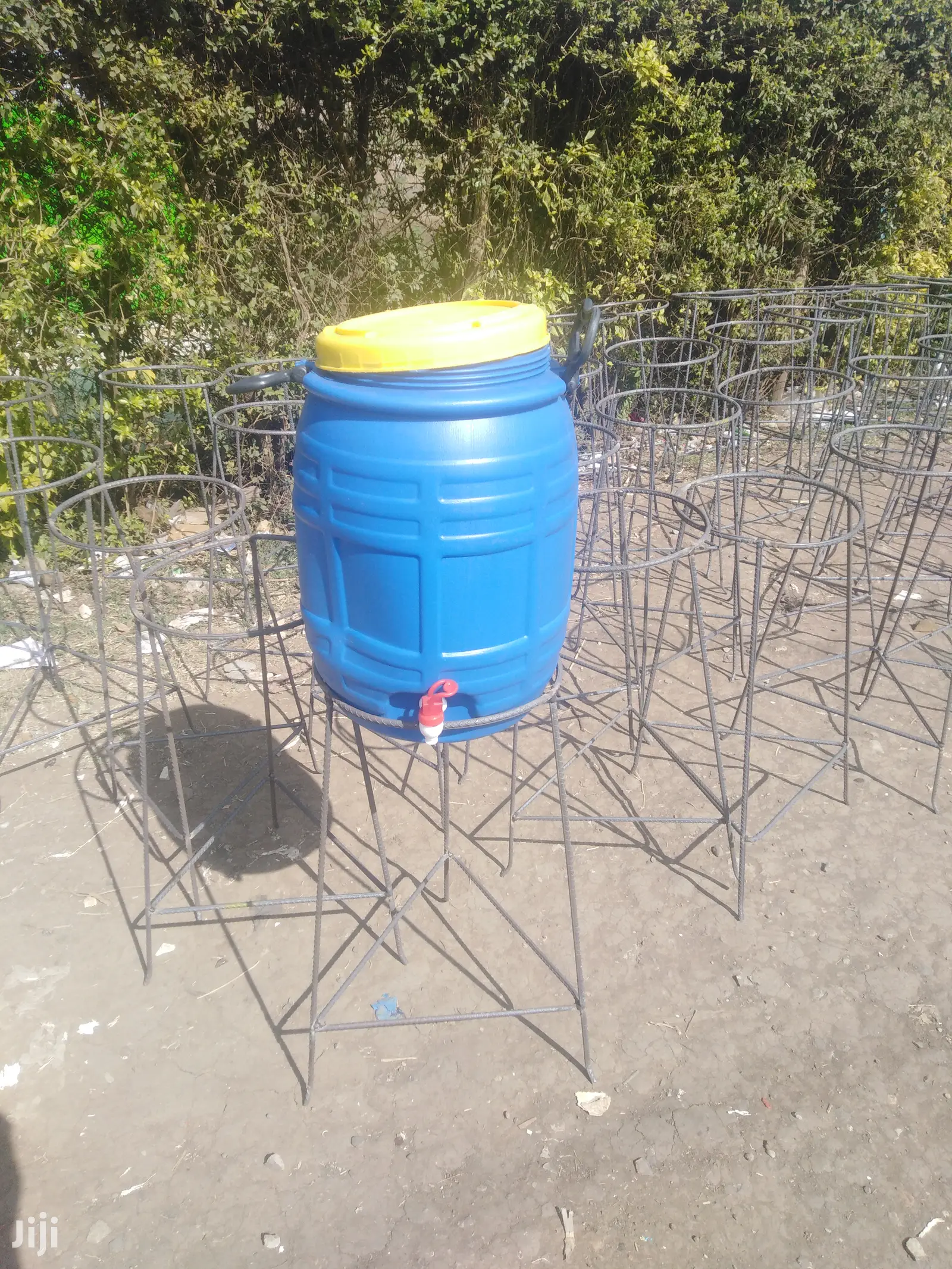 Hand Washing Tanks With Taps and Stand