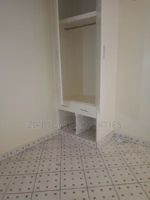 Studio to Let in South B