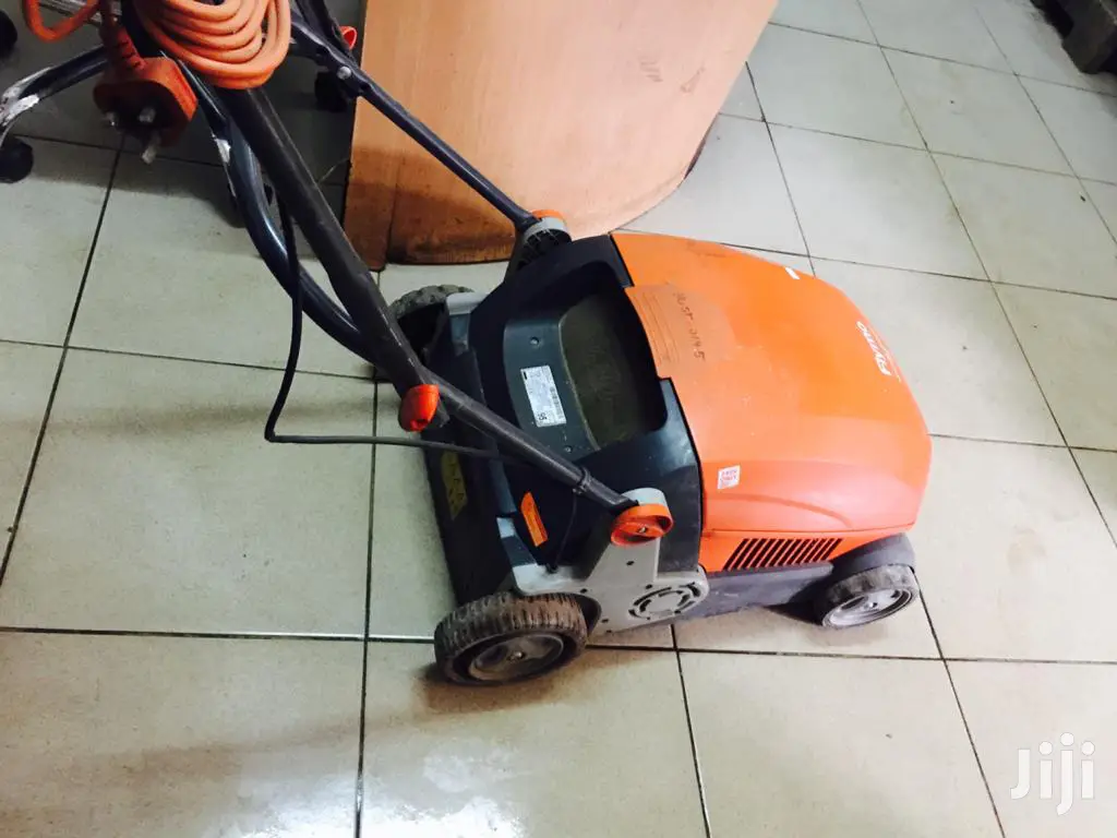 Lawnrake Compact 3400 - Flymo Electric Lawn Rake
