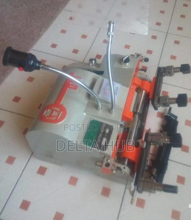 Key Cutting Machine - main view
