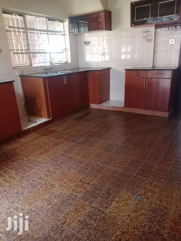 Three Bedrooms Master Ensuit Masionate