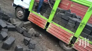 Machine Cut Stones,Available In Different Colours