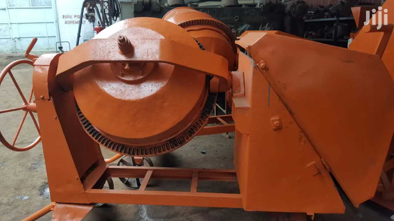 For Hire: Concrete Mixer + Concrete Vibrator