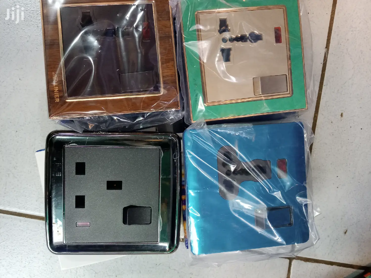 Excutive Linier Single Sockets