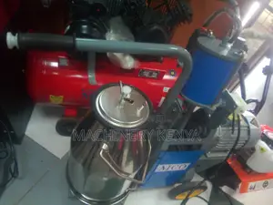 Milking Machine With Single Bucket