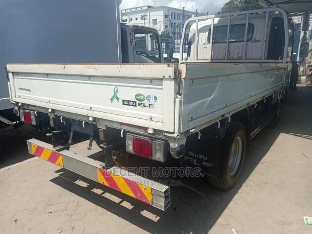 Isuzu Elf Truck 2014 White - thumbnail 5