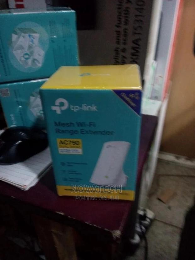 Tp-Link Wifi Extender RE220 - main view