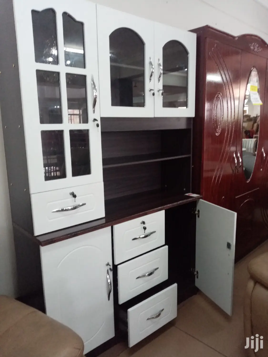 White Kitchen Cabinet
