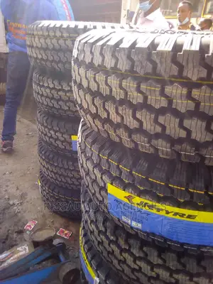 31 X 10.5 R 15 JK Tyre
