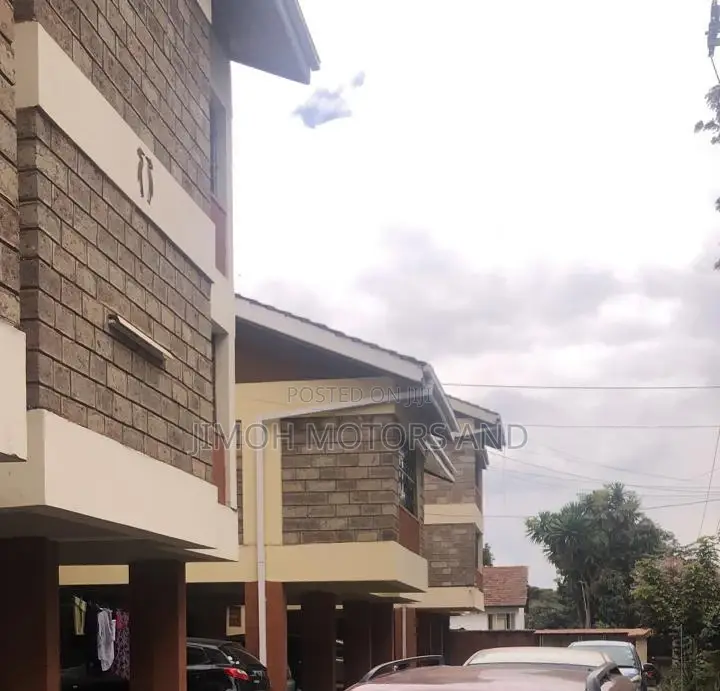 3 Bedroomed House In Parklnads