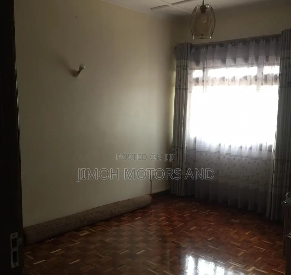 3 Bedroomed House In Parklnads