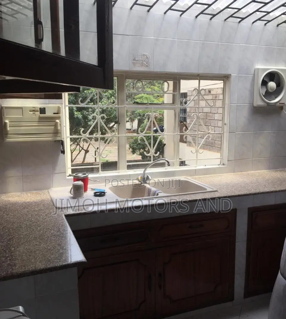 3 Bedroomed House In Parklnads