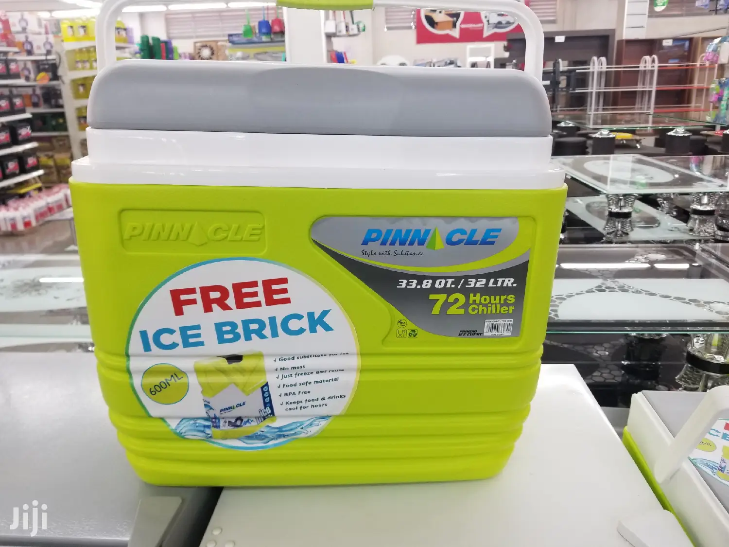 OFFER! NEW 32 Ltr Pinnacle Cooler Box.