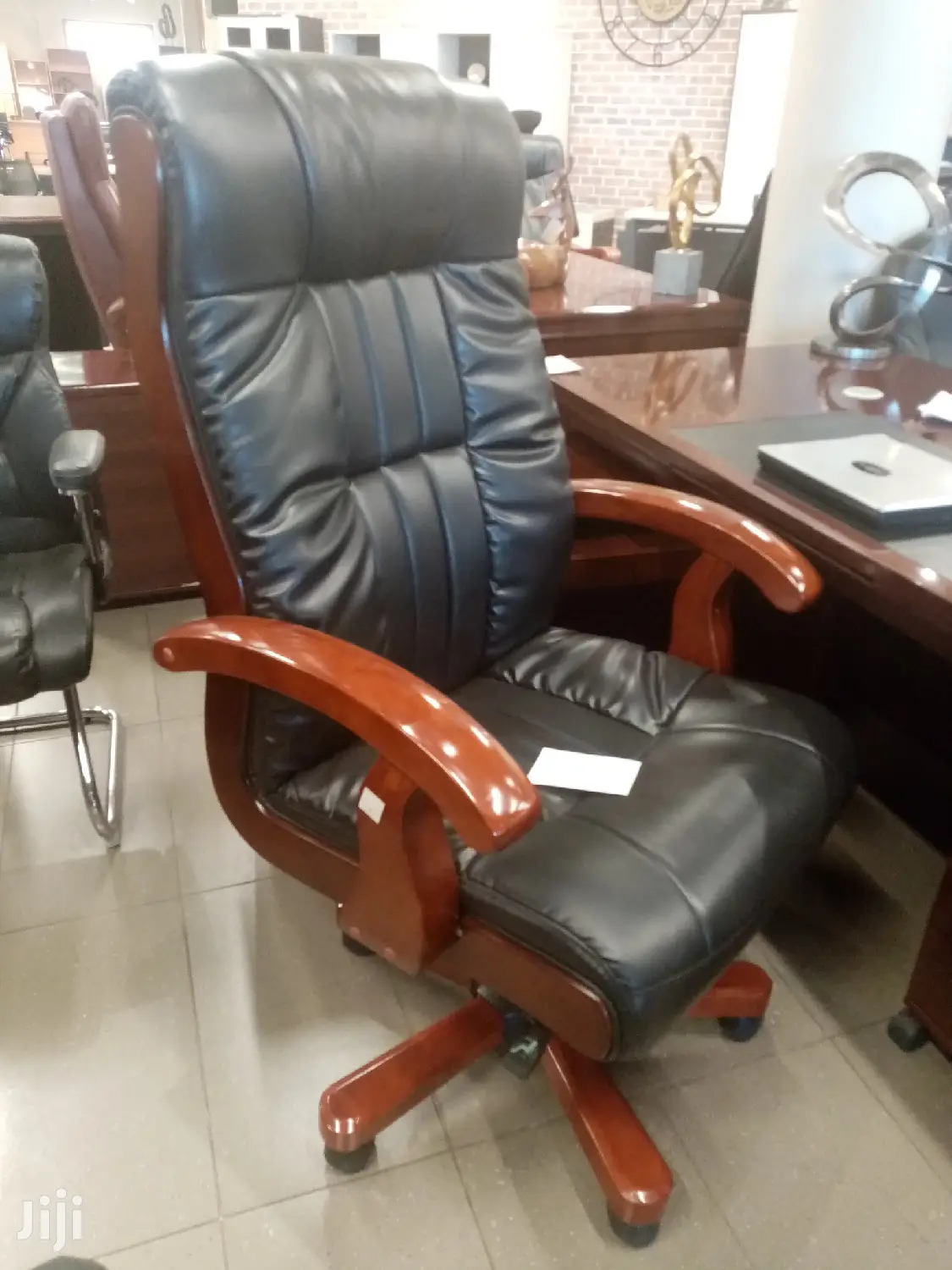 Executive Office Seat