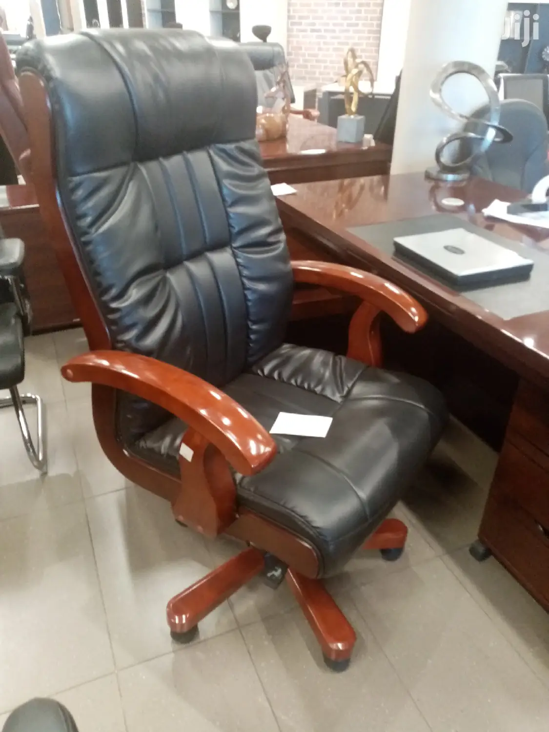 Executive Office Seat