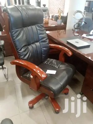 Executive Office Seat