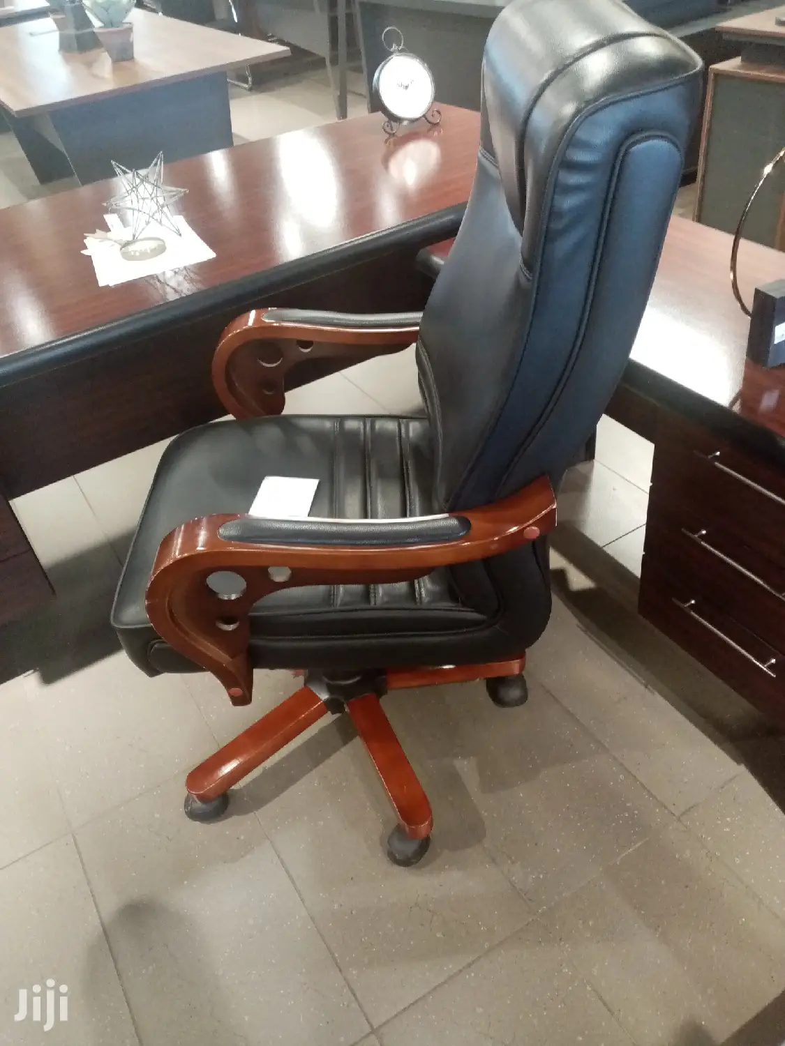 Executive Office Seat