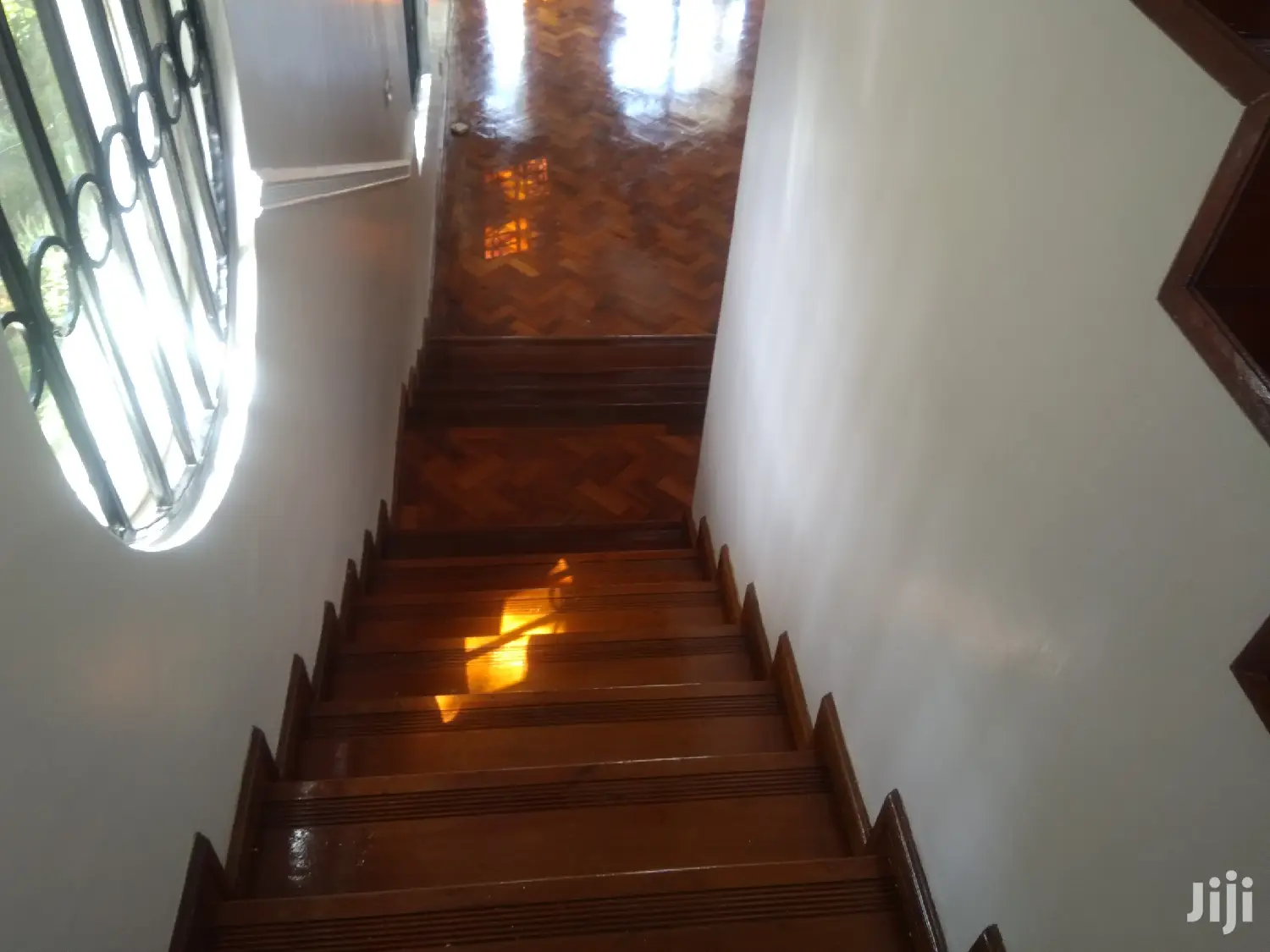 Exactive 5bedroomed Townhouse To Let
