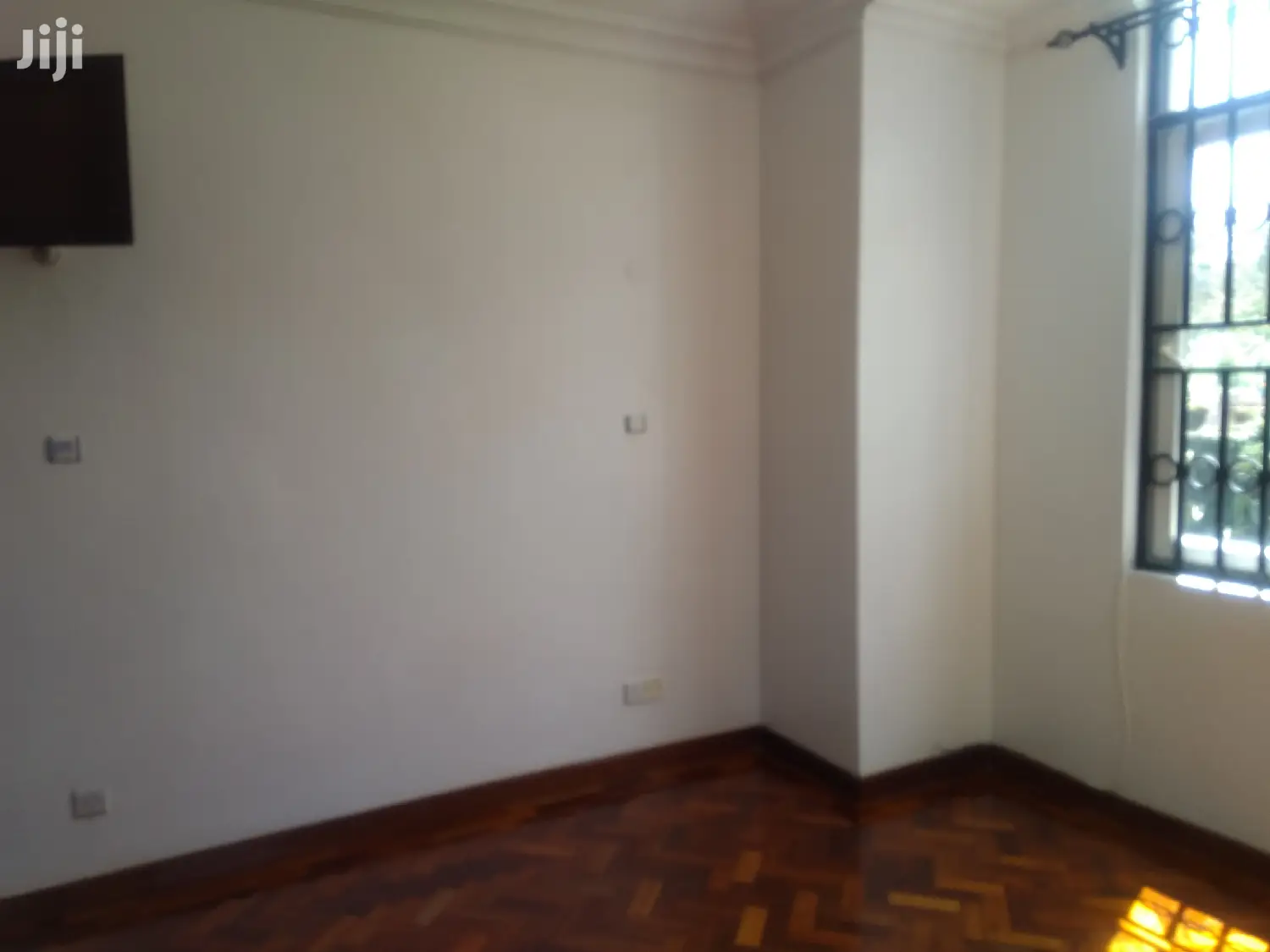 Exactive 5bedroomed Townhouse To Let