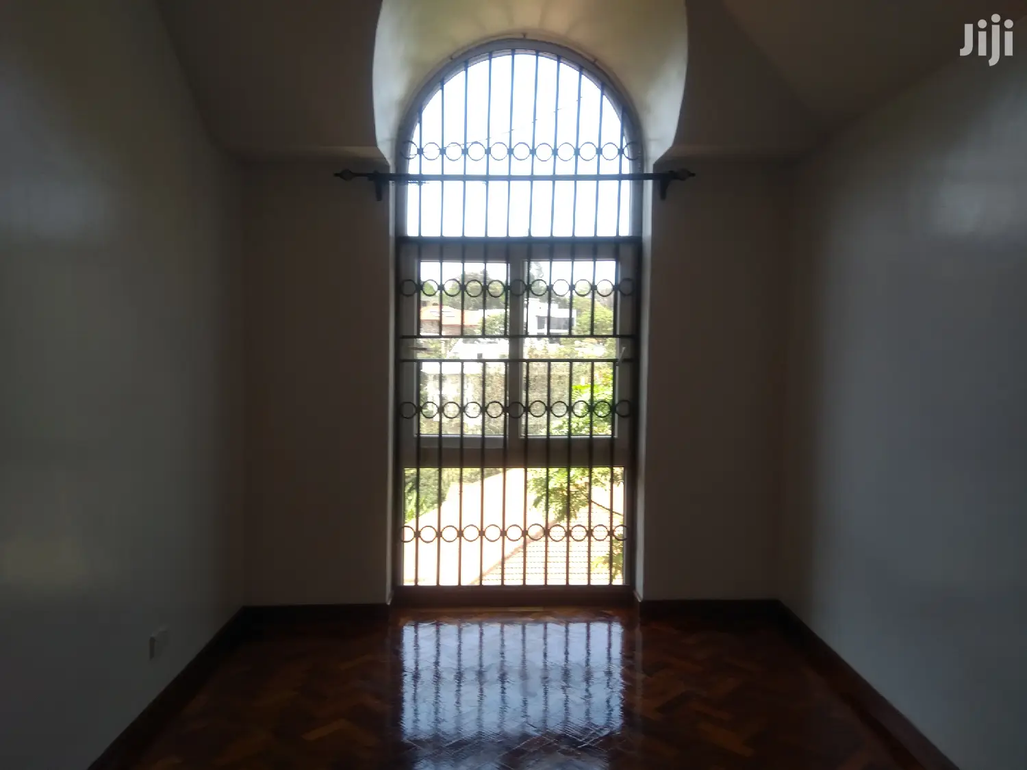 Exactive 5bedroomed Townhouse To Let