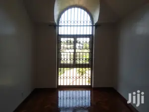 Exactive 5bedroomed Townhouse To Let
