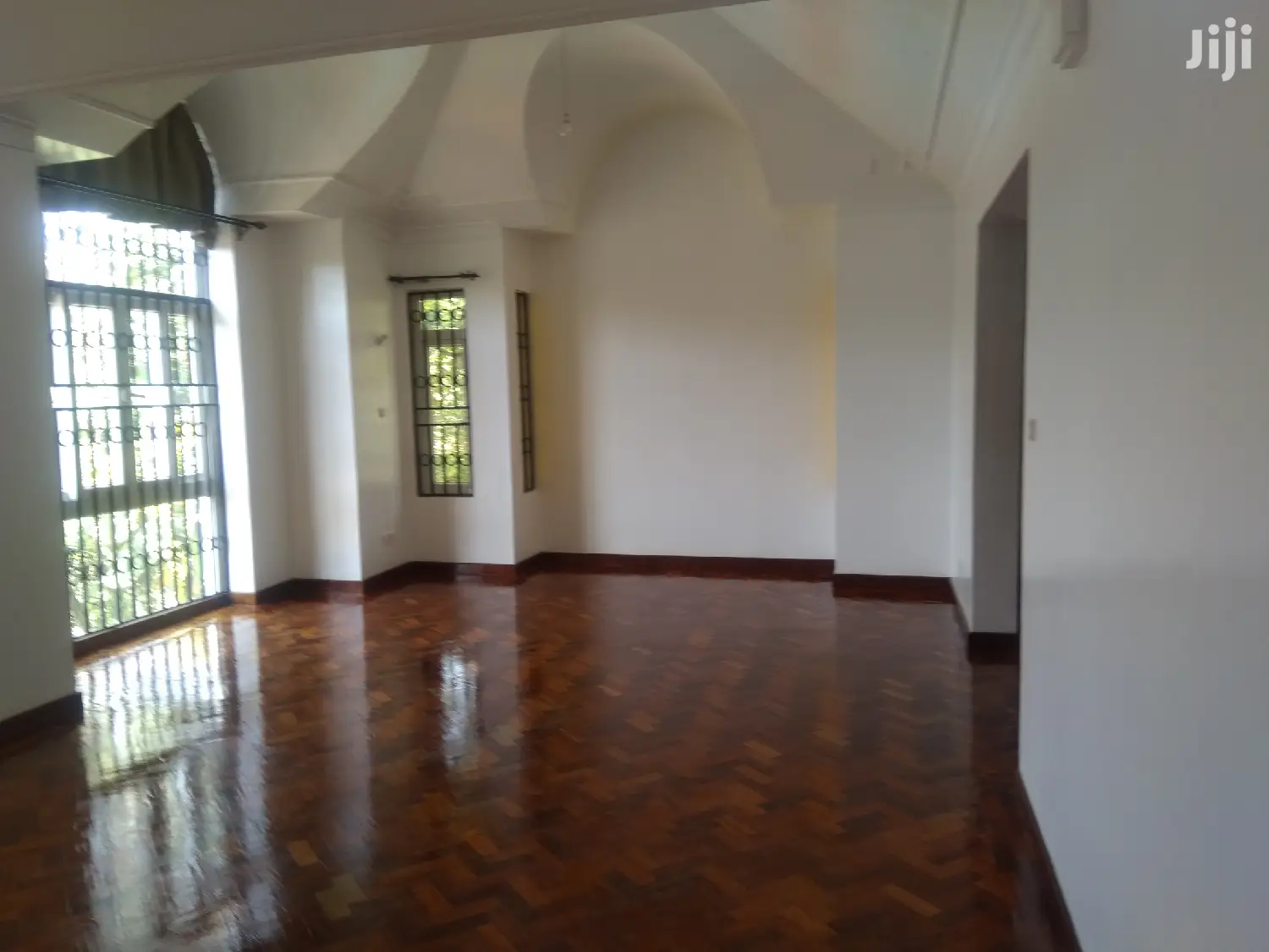 Exactive 5bedroomed Townhouse To Let