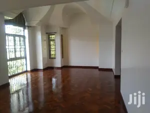 Exactive 5bedroomed Townhouse To Let