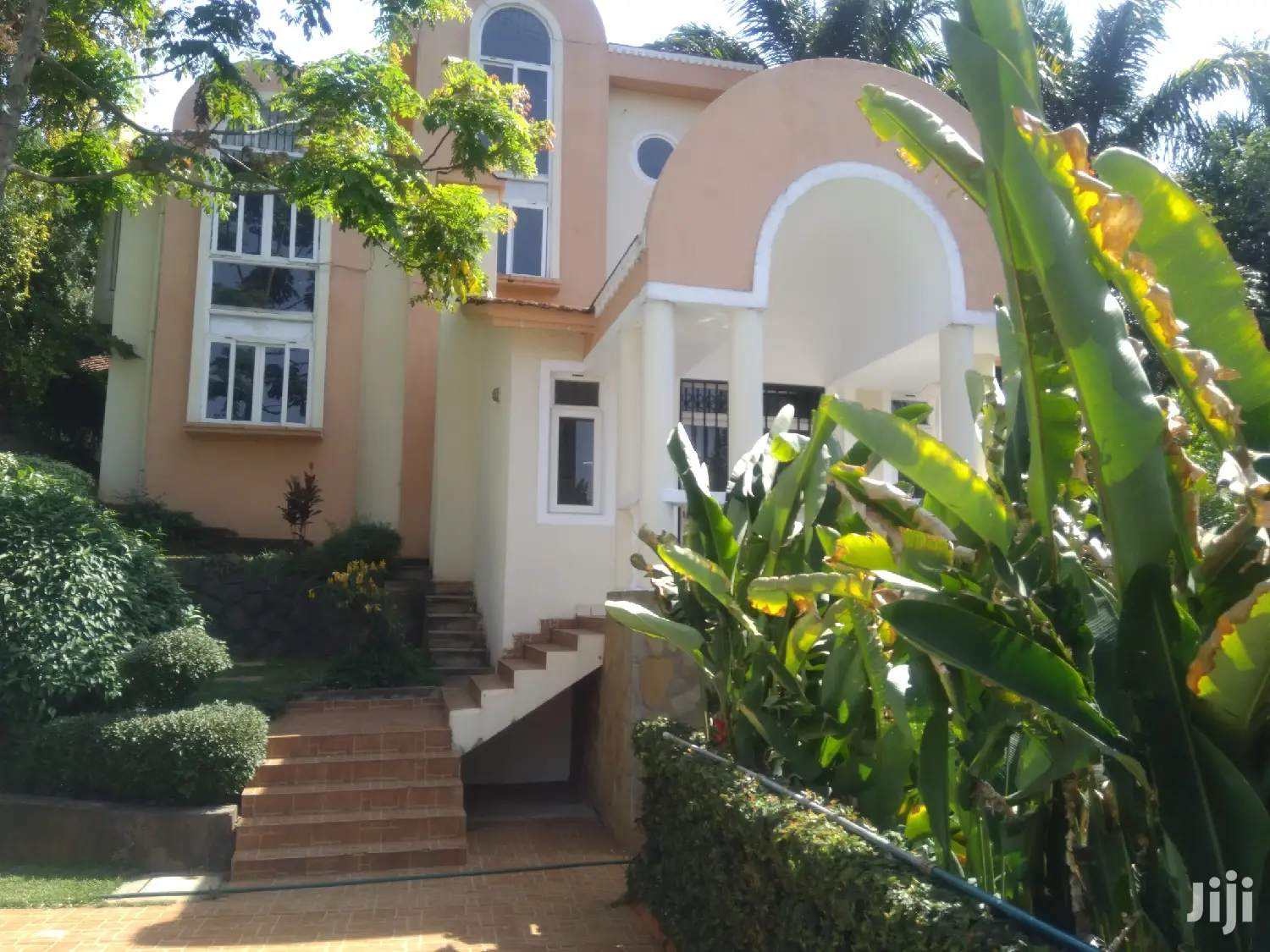 Exactive 5bedroomed Townhouse To Let