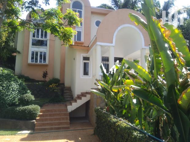 Exactive 5bedroomed Townhouse To Let