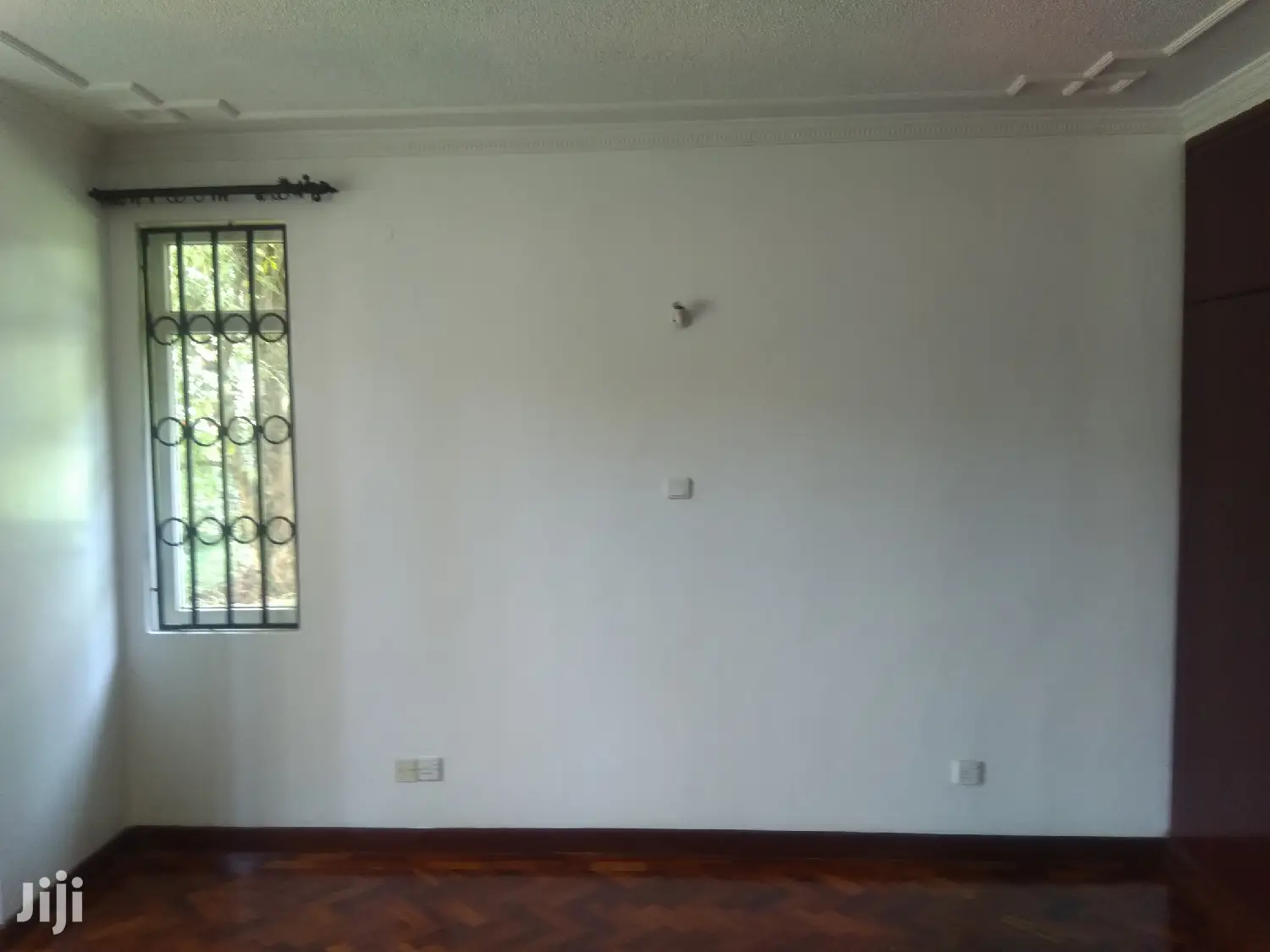 Exactive 5bedroomed Townhouse To Let