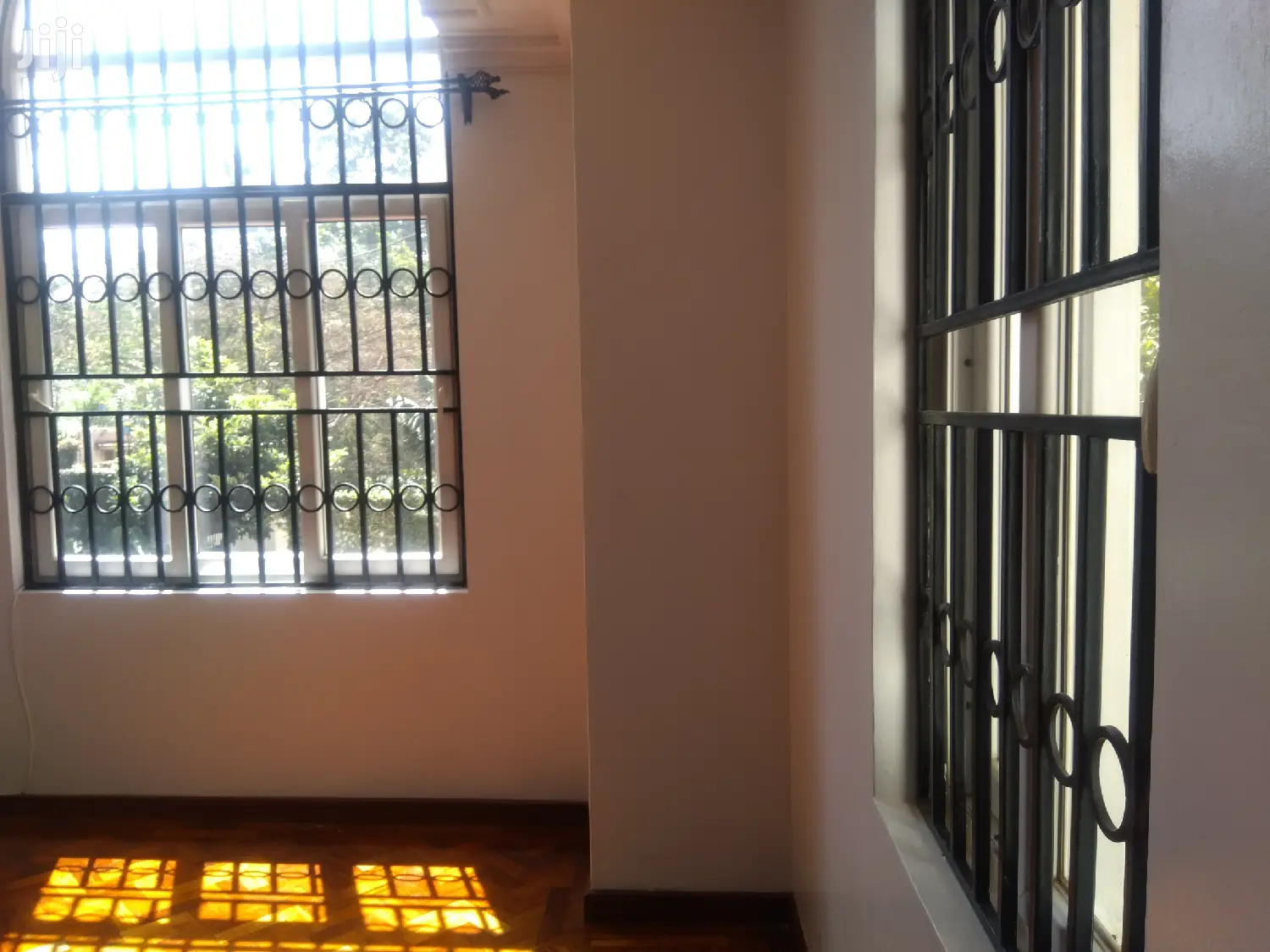 Exactive 5bedroomed Townhouse To Let