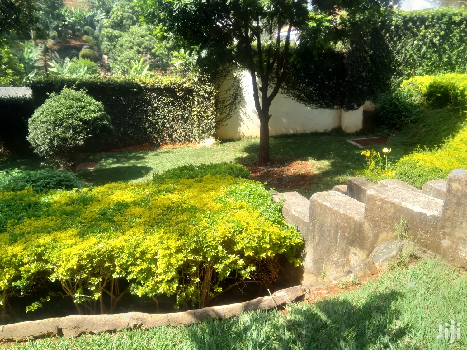 Exactive 5bedroomed Townhouse To Let