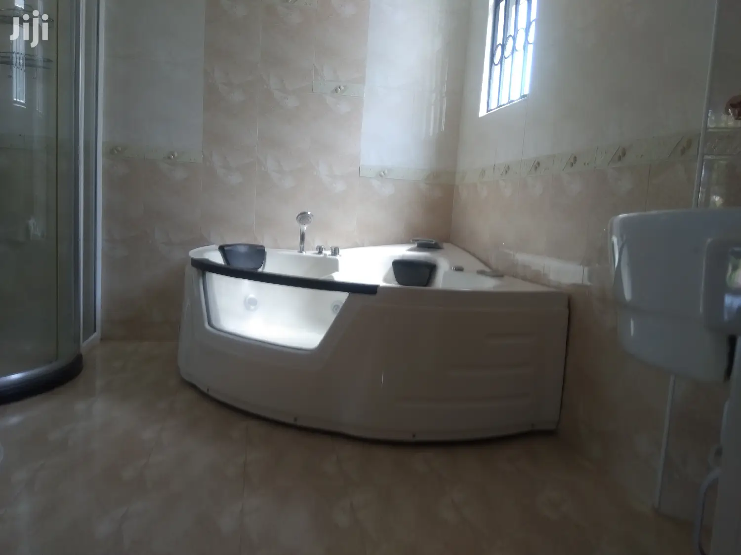 Exactive 5bedroomed Townhouse To Let