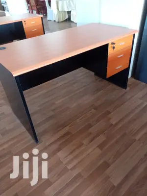 1. 6m Office Desk